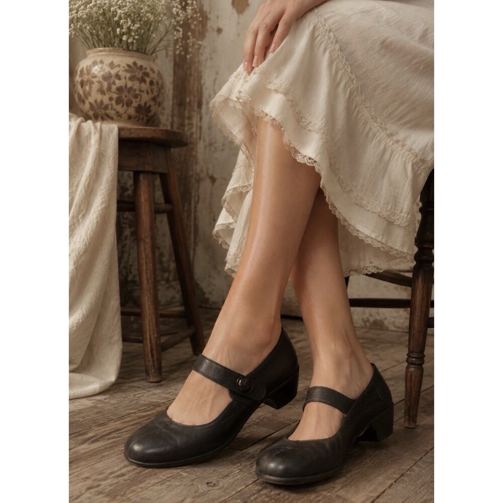 Taos Women's US 7 EU 38 Navy Blue Pebbled Leather Mary Jane Shoes 1.5" Heel